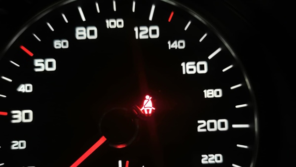 A1 8X Gurtwarner deaktivieren