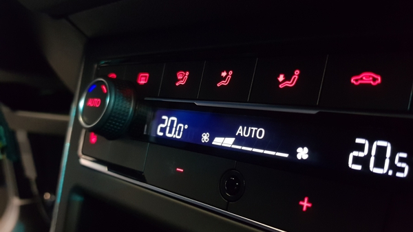 VW Polo VI AW Geblaesestufe im AUTO Modus sichtbar