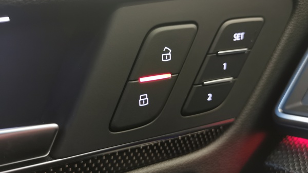 Q5 FY Auto lock unlock