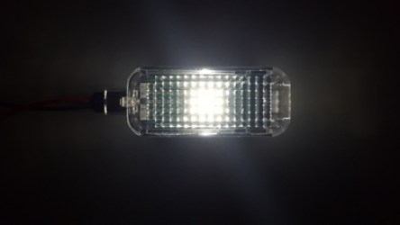 A6-Limousine-Fussraumbeleuchtung-weiss