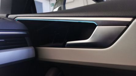 Audi_A4_B9_8W_Facelift_Konturbeleuchtung_tuerkis