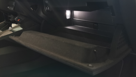 Azdu_A3_8Y_LED_Handschuhfachleuchte_Adapter_weiß